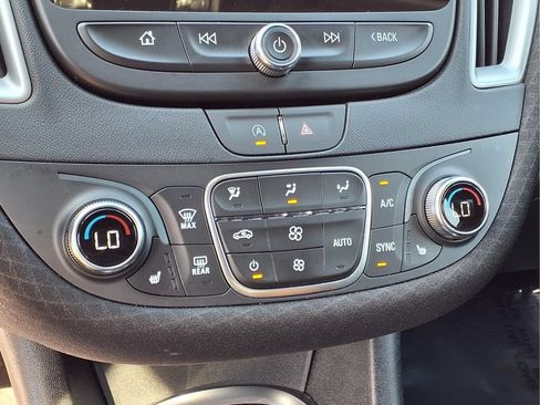 Used 2025 Chevrolet Malibu LT FWD image 12