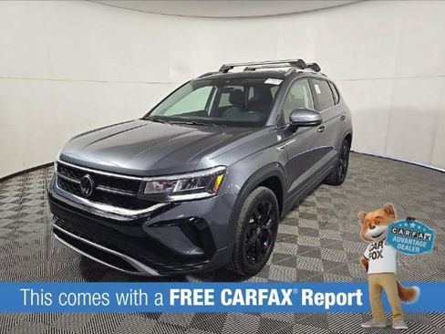 Used 2023 Volkswagen Taos SE w/ Panoramic Sunroof Package AWD/4WD image 2