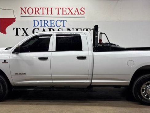 Used 2022 RAM 2500 Tradesman w/ Chrome Appearance Group AWD/4WD image 12