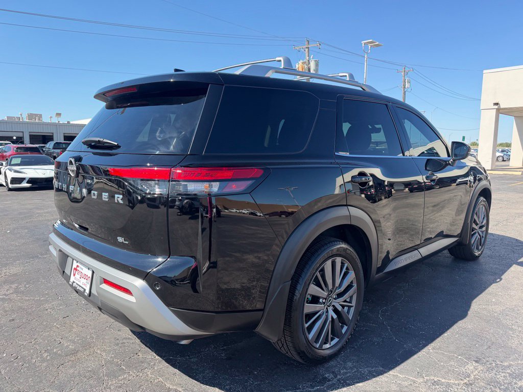 Used 2023 Nissan Pathfinder SL w/ SL Premium Package FWD image 3