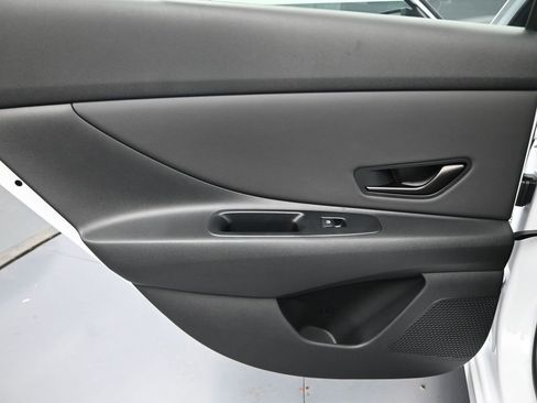 Used 2025 Hyundai Elantra Sport image 23