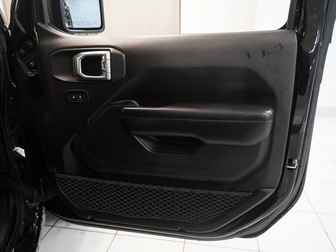 Used 2018 Jeep Wrangler Sport image 25