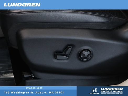 Used 2018 Chrysler Pacifica Touring-L FWD image 12