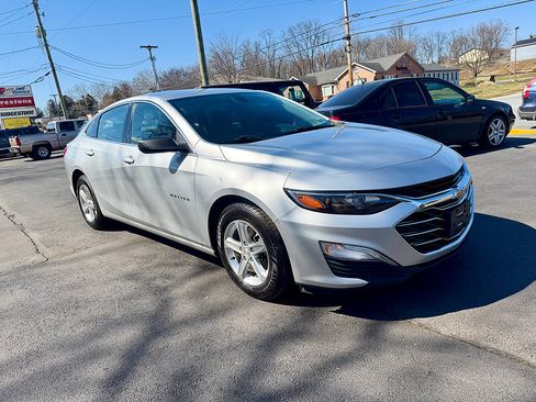 Used 2021 Chevrolet Malibu LS FWD image 3