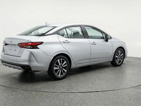 Used 2025 Nissan Versa SV image 9