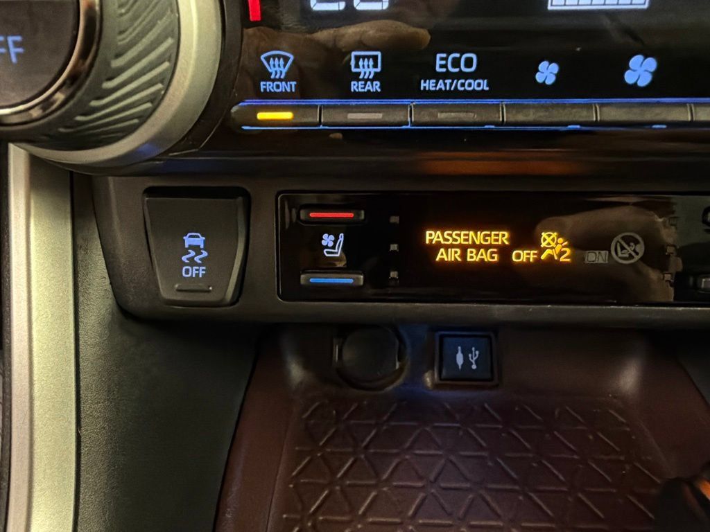 Used 2019 Toyota RAV4 Limited w/ Cold Weather Package AWD/4WD image 15
