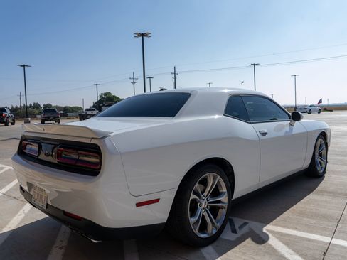 Used 2022 Dodge Challenger R/T RWD image 3