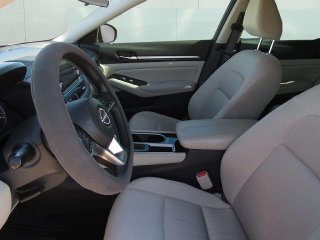 Used 2023 Nissan Altima 2.5 SV FWD image 13