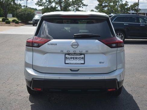 Used 2024 Nissan Rogue SV FWD image 6