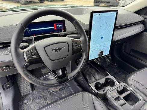 Certified 2025 Ford Mustang Mach-E Premium image 3