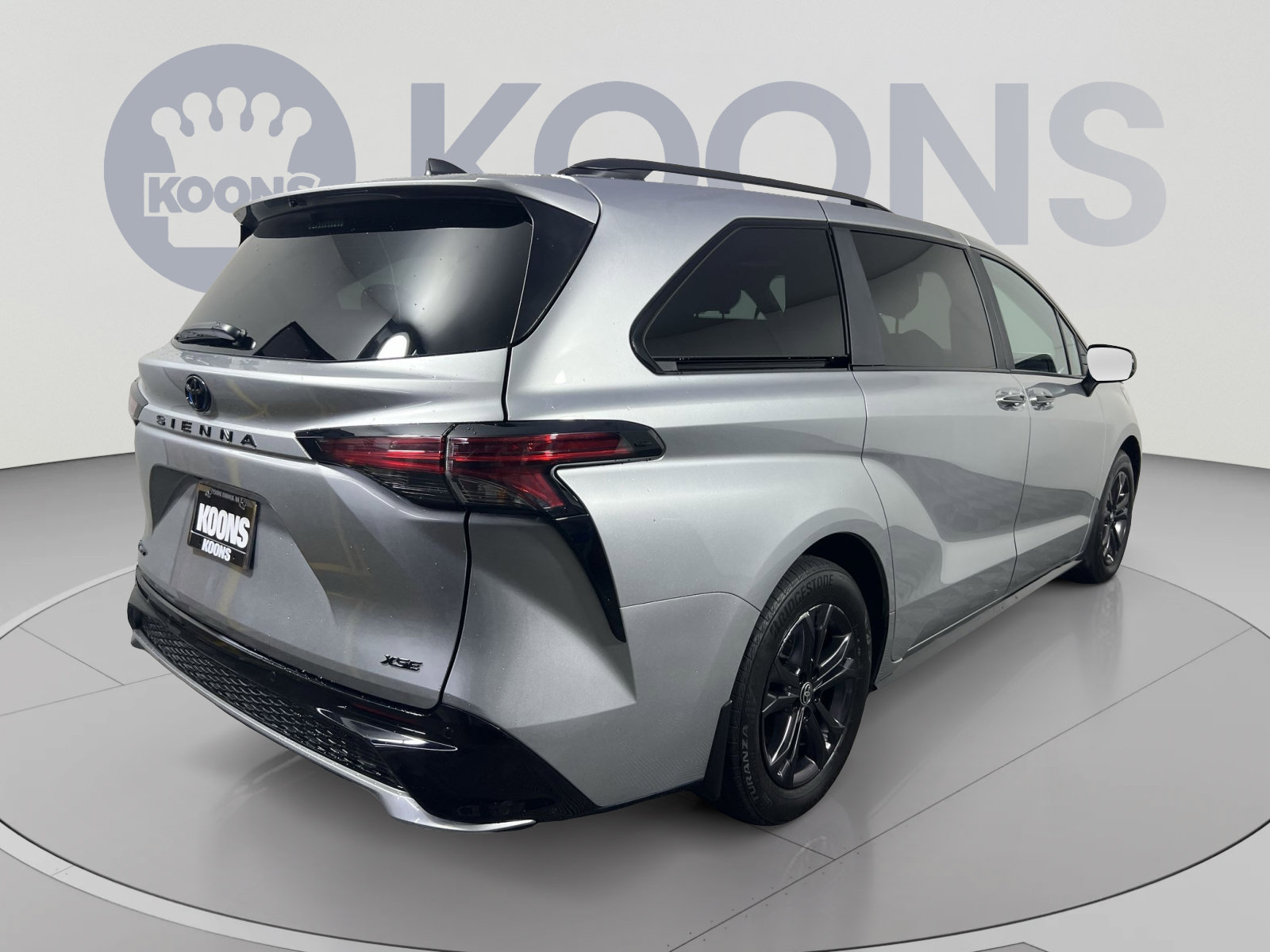 Used 2025 Toyota Sienna XSE w/ XSE Plus Package AWD/4WD image 7