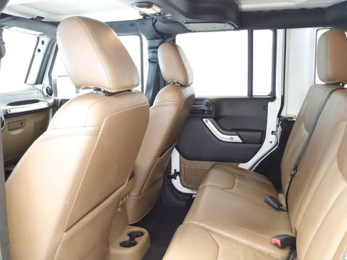 Used 2017 Jeep Wrangler Unlimited Sahara w/ Connectivity Group AWD/4WD image 20