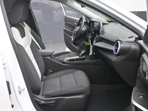 Certified 2025 Chevrolet Trax LS w/ LS Convenience Package FWD image 11