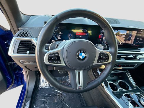 Used 2025 BMW X7 M60i image 41