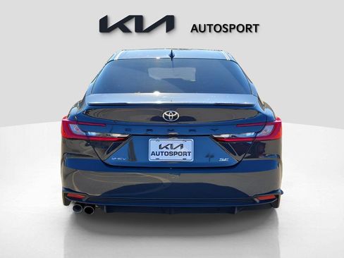 Used 2025 Toyota Camry SE image 6