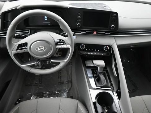 Used 2026 Hyundai Elantra SEL Sport Premium FWD image 23