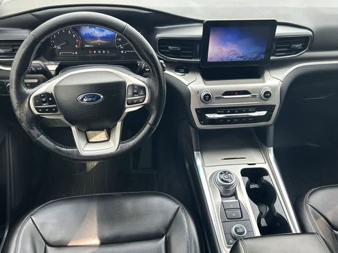 Certified 2022 Ford Explorer XLT w/ Equipment Group 202A image 12