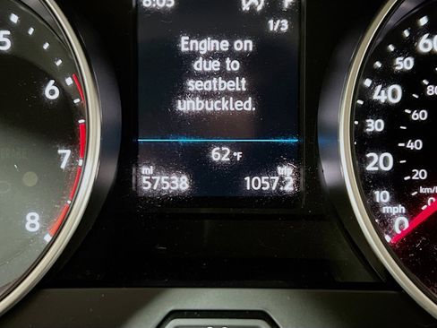 Used 2018 Volkswagen Tiguan SE w/ Panoramic Sunroof Package image 8