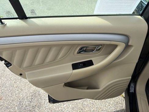 Used 2018 Ford Taurus SE FWD image 14