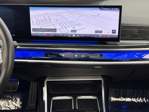 Used 2024 BMW 740i w/ Premium Package 2 RWD image 25