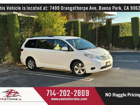 Used 2017 Toyota Sienna LE FWD image 2