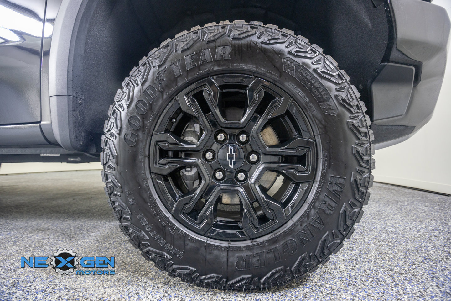 Used 2025 Chevrolet Silverado 1500 ZR2 w/ Technology Package AWD/4WD image 48