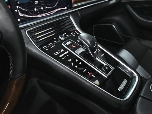 Used 2023 Porsche Panamera Platinum Edition image 39