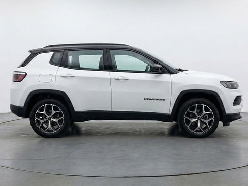 Used 2025 Jeep Compass Limited image 9