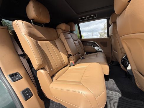 Used 2025 Land Rover Range Rover Long Wheelbase SE image 14