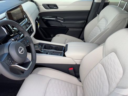 New 2025 Nissan Pathfinder SV image 19