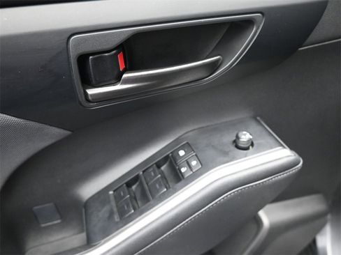 Used 2023 Toyota Highlander L image 11