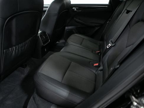 Certified 2024 Porsche Macan image 27