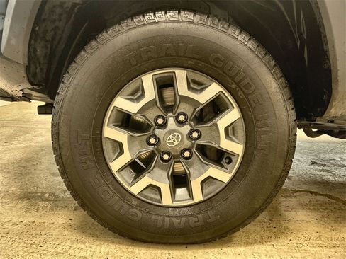 Used 2021 Toyota Tacoma TRD Off-Road image 10