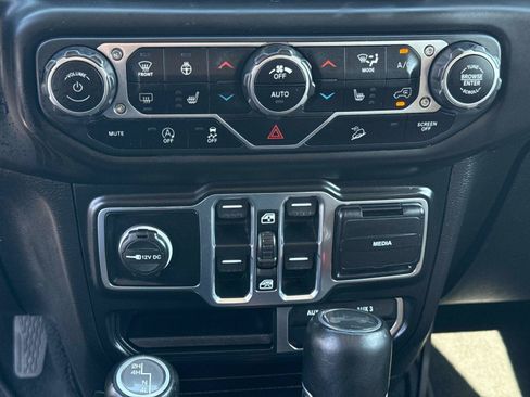 Used 2020 Jeep Wrangler Unlimited Sahara w/ LED Lighting Group AWD/4WD image 23