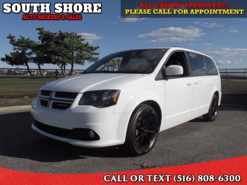 Used 2019 Dodge Grand Caravan GT FWD image 2
