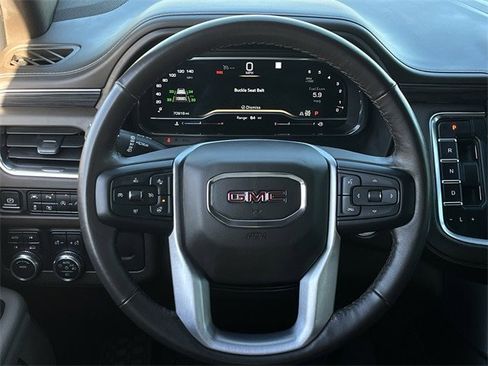 Used 2022 GMC Yukon SLT w/ SLT Premium Package image 13