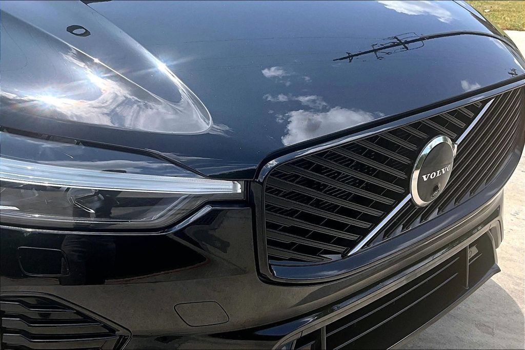 Certified 2026 Volvo XC60 B5 Plus AWD/4WD image 38