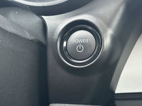 Used 2025 Toyota Sienna XLE image 30