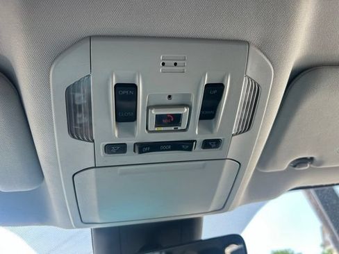 Used 2021 Toyota Highlander Limited AWD/4WD image 34