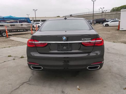 Used 2017 BMW 750i RWD image 8