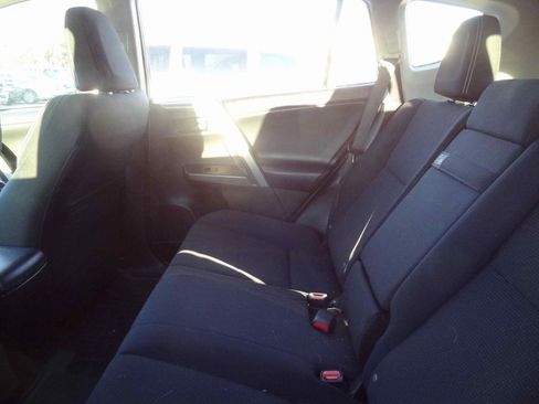 Used 2018 Toyota RAV4 LE image 7