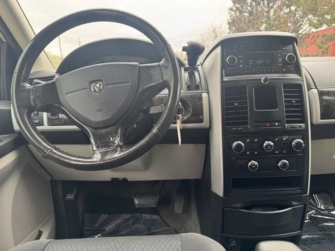 Used 2010 Dodge Grand Caravan SXT image 14