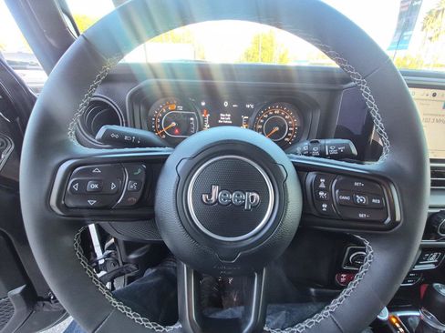 Certified 2025 Jeep Wrangler Unlimited Rubicon w/ Convenience Group AWD/4WD image 27