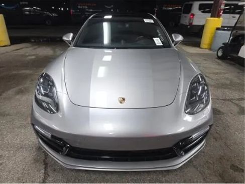 Used 2018 Porsche Panamera 4S image 2