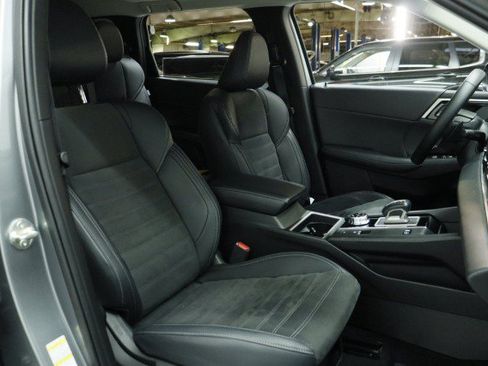 Used 2024 Mitsubishi Outlander 4WD Plug-In Hybrid image 21