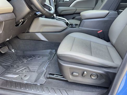 Used 2025 Chevrolet Colorado ZR2 w/ Technology Package image 22