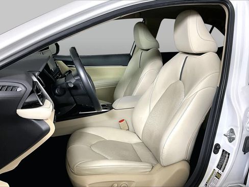 Used 2023 Toyota Camry XLE FWD image 8