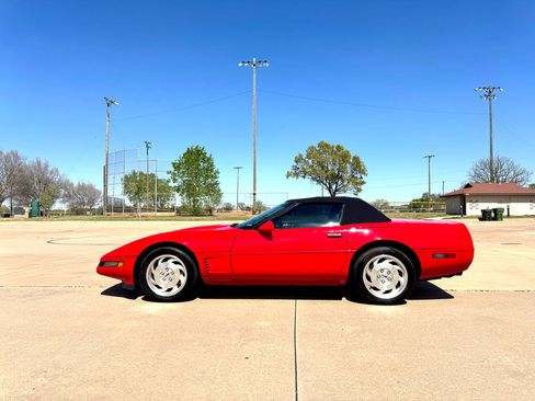 Used 1995 Chevrolet Corvette Convertible image 2