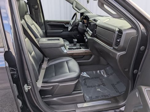 Certified 2022 GMC Sierra 1500 Elevation w/ Preferred Package image 9