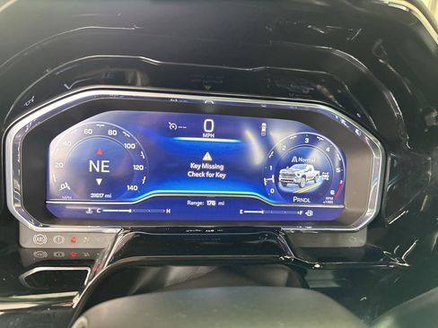 Used 2025 Chevrolet Silverado 2500 LT w/ Convenience Package AWD/4WD image 39